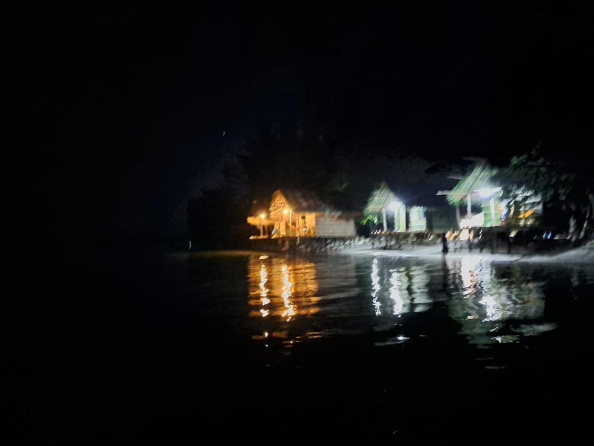 Coco Huts Guest House Waisai Exterior foto