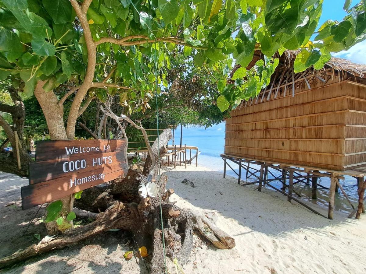 Coco Huts Guest House Waisai Exterior foto